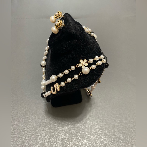 New Floral and Pearl Necklace & Earring Set - Picture 3 of 4